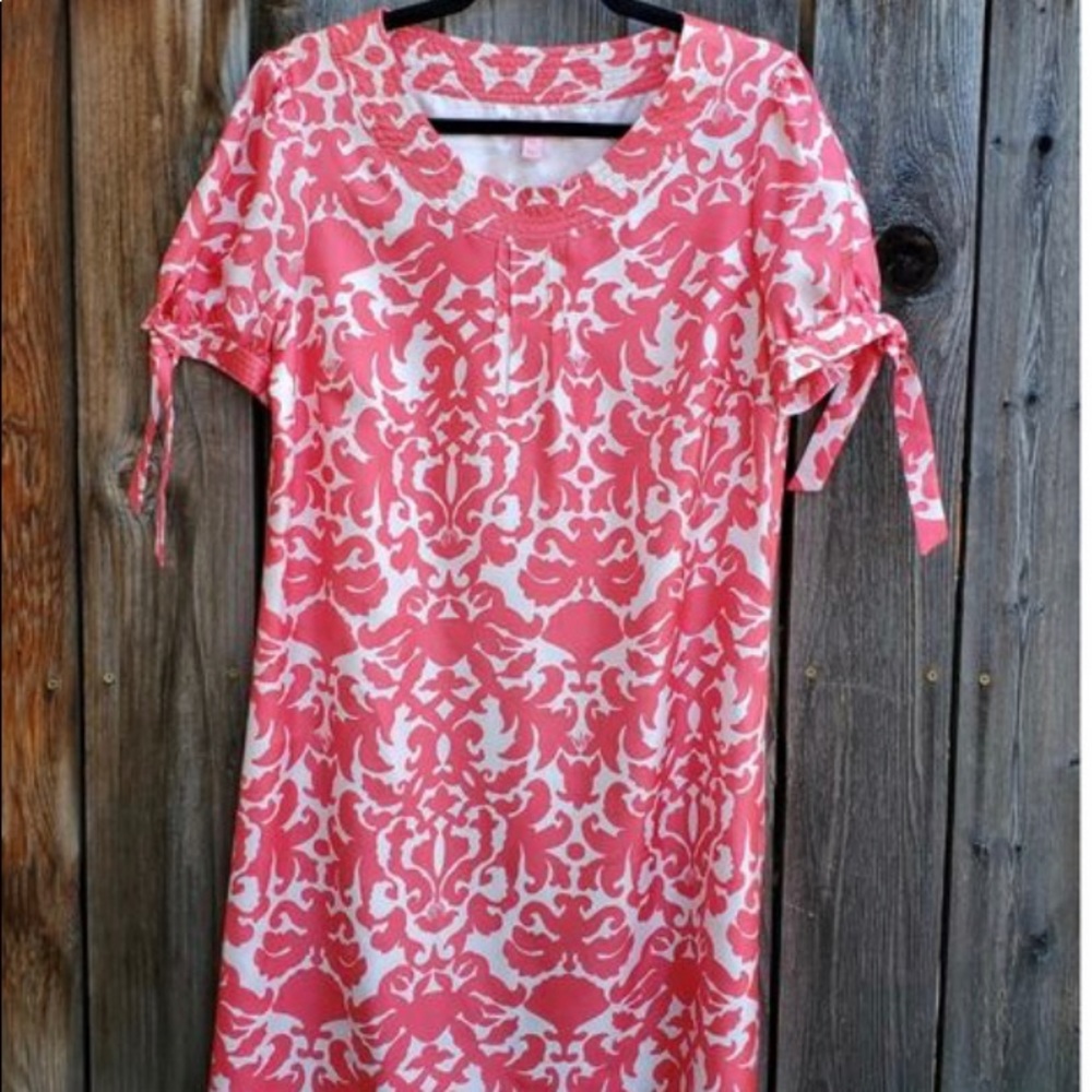 Stunning Lilly Pulitzer silk pink white crab dress